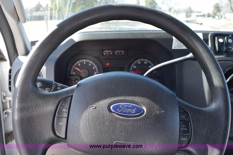 image for item K2295 2010 Ford Econoline E450 bus