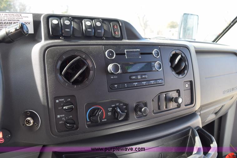 image for item K2295 2010 Ford Econoline E450 bus