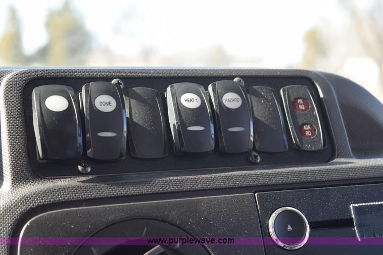 image for item K2295 2010 Ford Econoline E450 bus