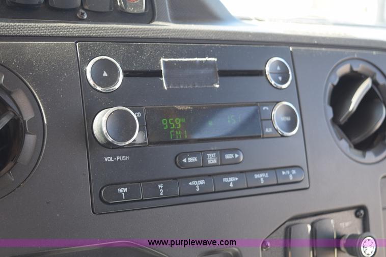 image for item K2295 2010 Ford Econoline E450 bus