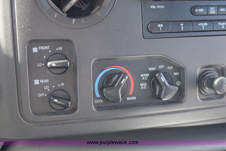 image for item K2295 2010 Ford Econoline E450 bus