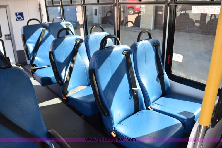 image for item K2295 2010 Ford Econoline E450 bus