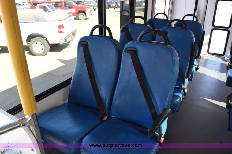 image for item K2295 2010 Ford Econoline E450 bus