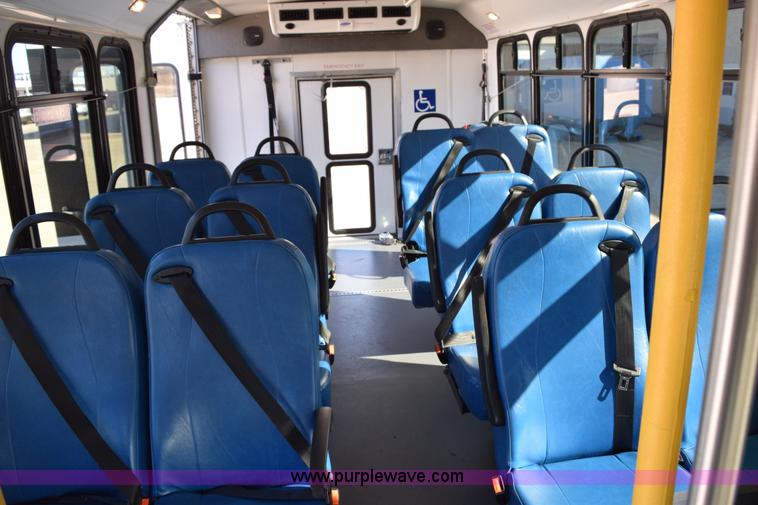 image for item K2295 2010 Ford Econoline E450 bus