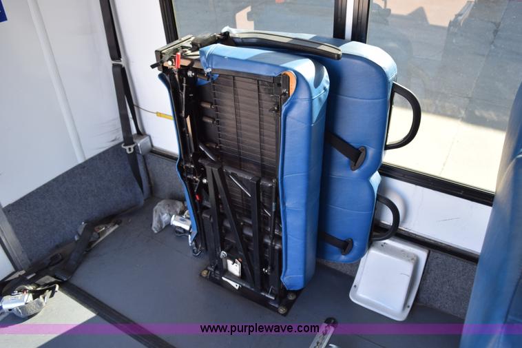 image for item K2295 2010 Ford Econoline E450 bus