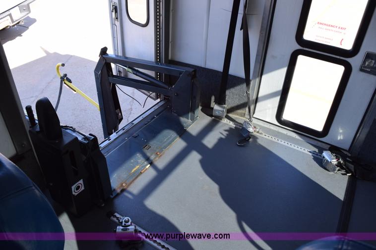 image for item K2295 2010 Ford Econoline E450 bus