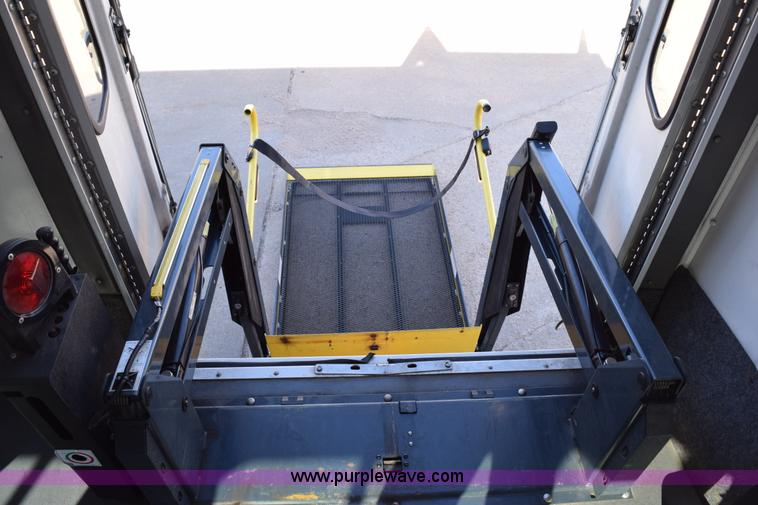 image for item K2295 2010 Ford Econoline E450 bus