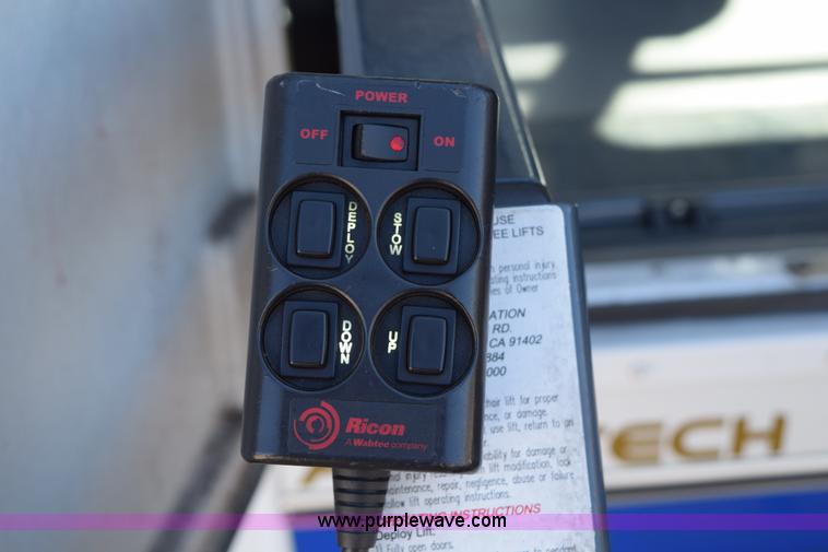 image for item K2295 2010 Ford Econoline E450 bus