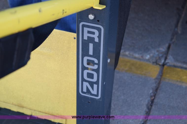 image for item K2295 2010 Ford Econoline E450 bus