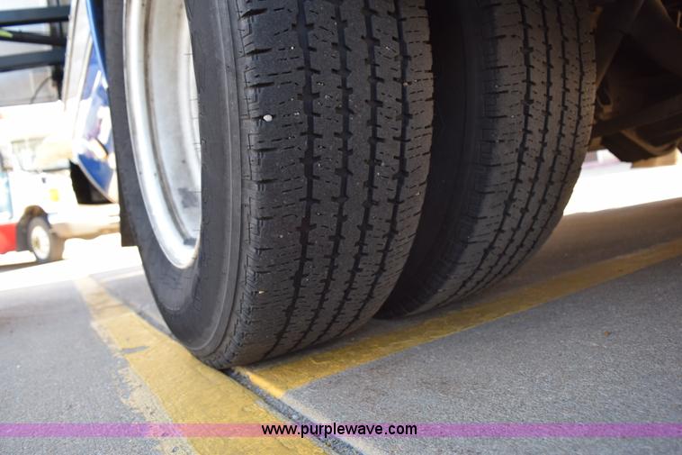 image for item K2295 2010 Ford Econoline E450 bus