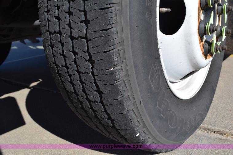 image for item K2295 2010 Ford Econoline E450 bus