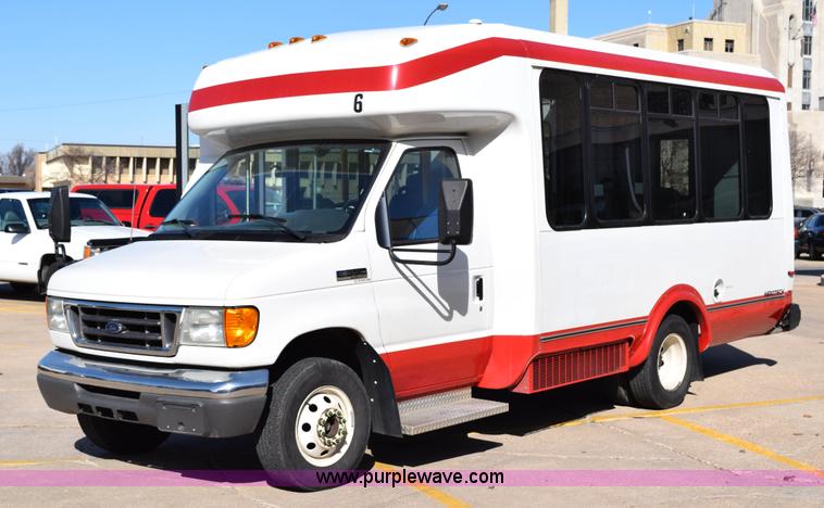 image for item K2296 2006 Ford E350 Super Duty bus