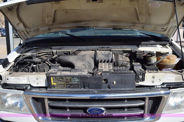 image for item K2296 2006 Ford E350 Super Duty bus