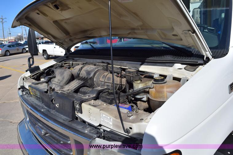 image for item K2296 2006 Ford E350 Super Duty bus