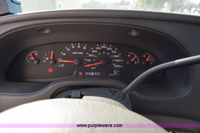 image for item K2296 2006 Ford E350 Super Duty bus