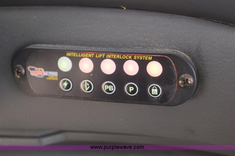 image for item K2296 2006 Ford E350 Super Duty bus