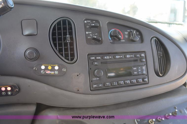 image for item K2296 2006 Ford E350 Super Duty bus