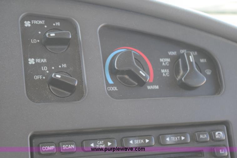 image for item K2296 2006 Ford E350 Super Duty bus