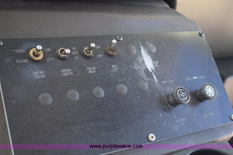 image for item K2296 2006 Ford E350 Super Duty bus