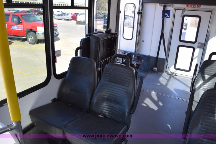 image for item K2296 2006 Ford E350 Super Duty bus