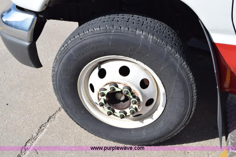 image for item K2296 2006 Ford E350 Super Duty bus