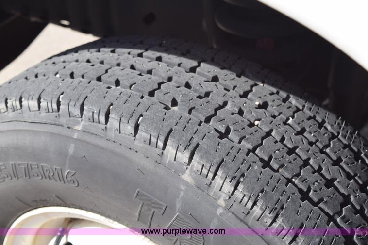 image for item K2296 2006 Ford E350 Super Duty bus