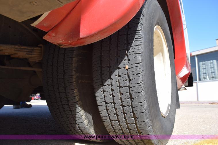 image for item K2296 2006 Ford E350 Super Duty bus