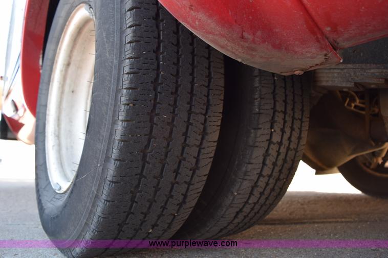 image for item K2296 2006 Ford E350 Super Duty bus