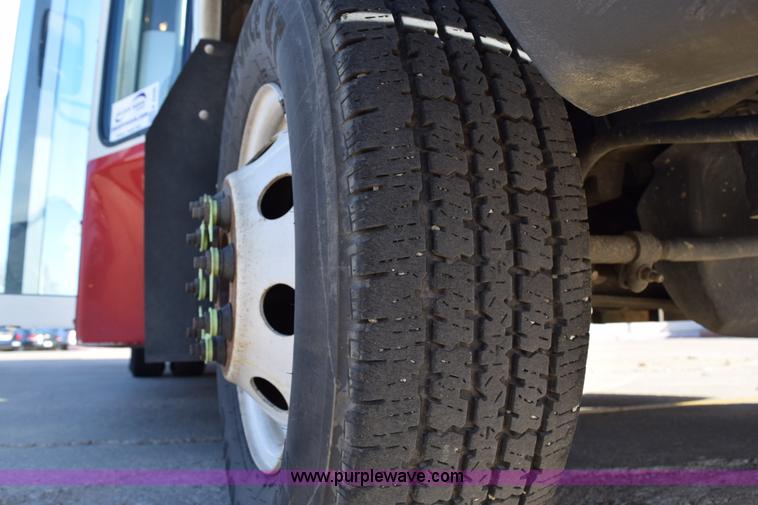 image for item K2296 2006 Ford E350 Super Duty bus