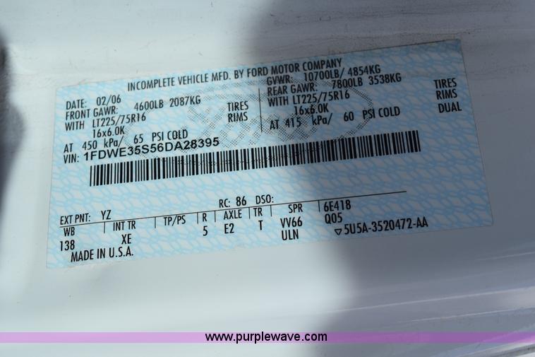 image for item K2296 2006 Ford E350 Super Duty bus