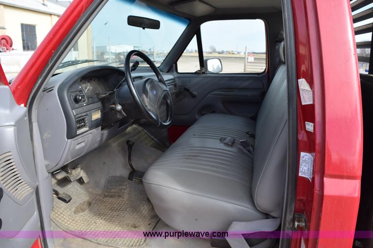 image for item K2302 1994 Ford F250 XL HD flatbed pickup truck