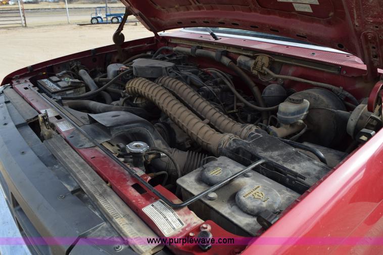 image for item K2302 1994 Ford F250 XL HD flatbed pickup truck