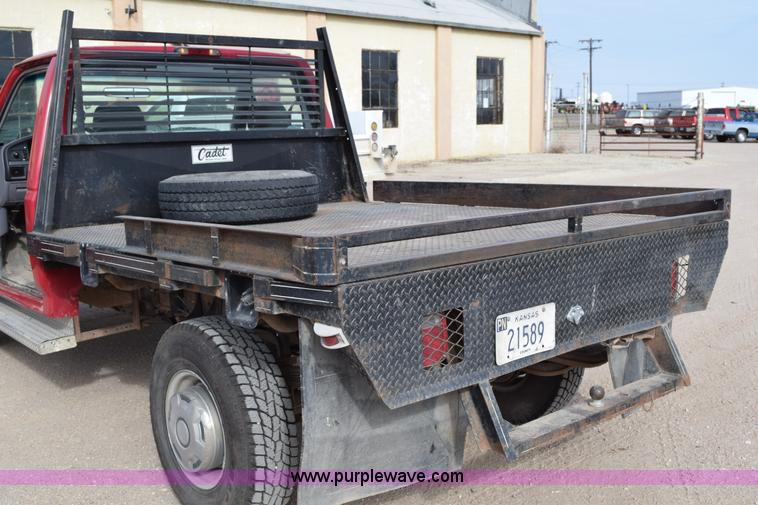 image for item K2302 1994 Ford F250 XL HD flatbed pickup truck