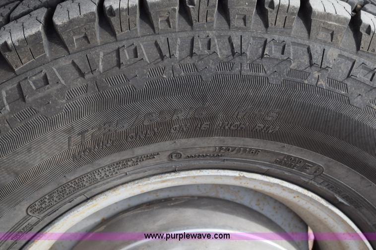 image for item K2302 1994 Ford F250 XL HD flatbed pickup truck