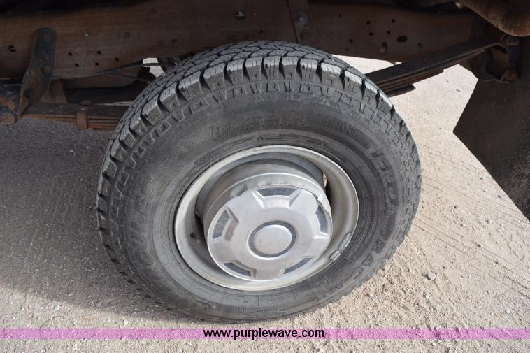 image for item K2302 1994 Ford F250 XL HD flatbed pickup truck