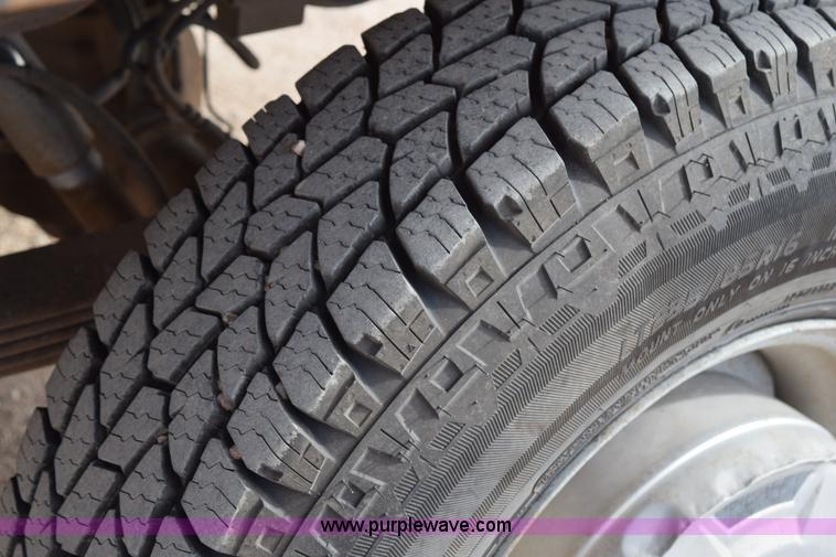 image for item K2302 1994 Ford F250 XL HD flatbed pickup truck