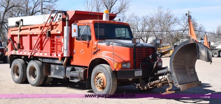 image for item K2303 1993 International 4900 dump truck