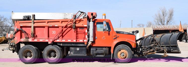 image for item K2303 1993 International 4900 dump truck