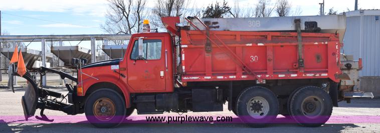image for item K2303 1993 International 4900 dump truck