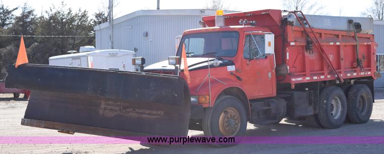 image for item K2303 1993 International 4900 dump truck