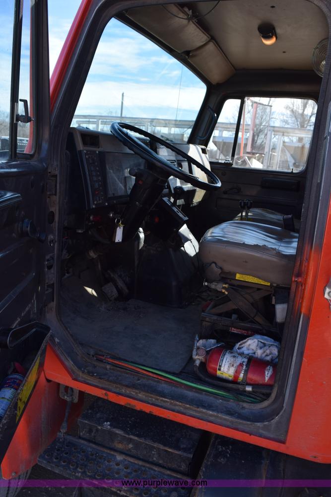 image for item K2303 1993 International 4900 dump truck