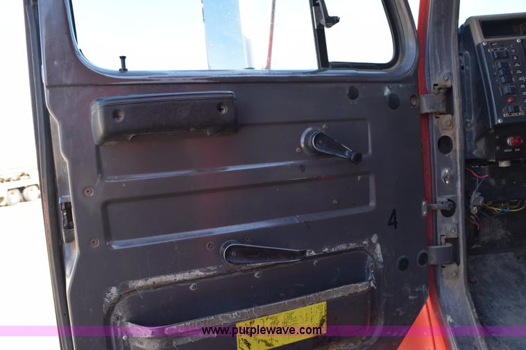 image for item K2303 1993 International 4900 dump truck