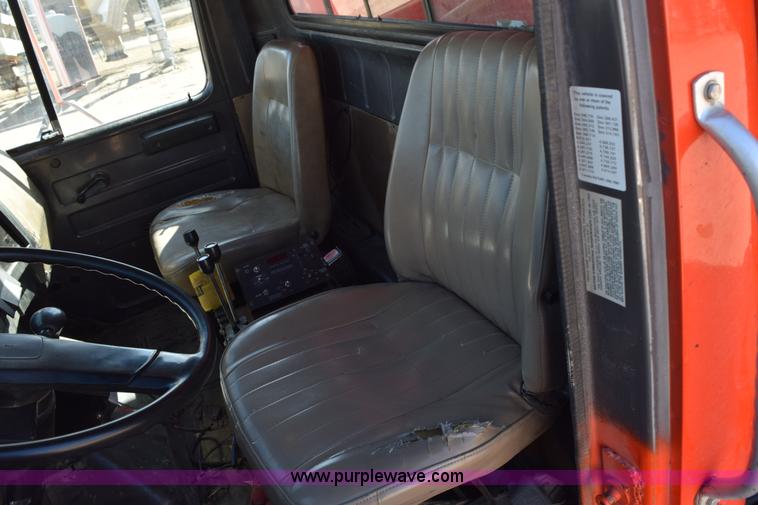 image for item K2303 1993 International 4900 dump truck