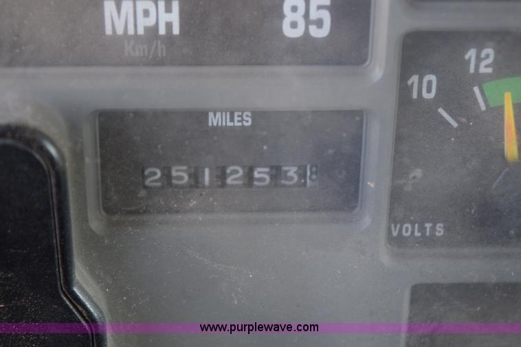 image for item K2303 1993 International 4900 dump truck