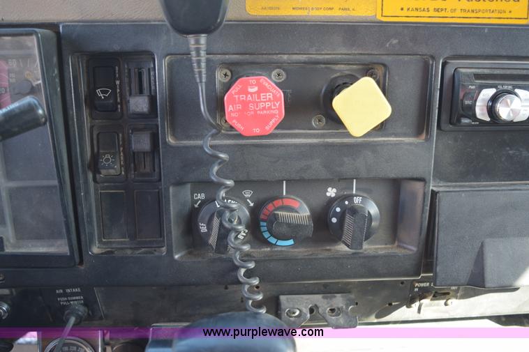 image for item K2303 1993 International 4900 dump truck