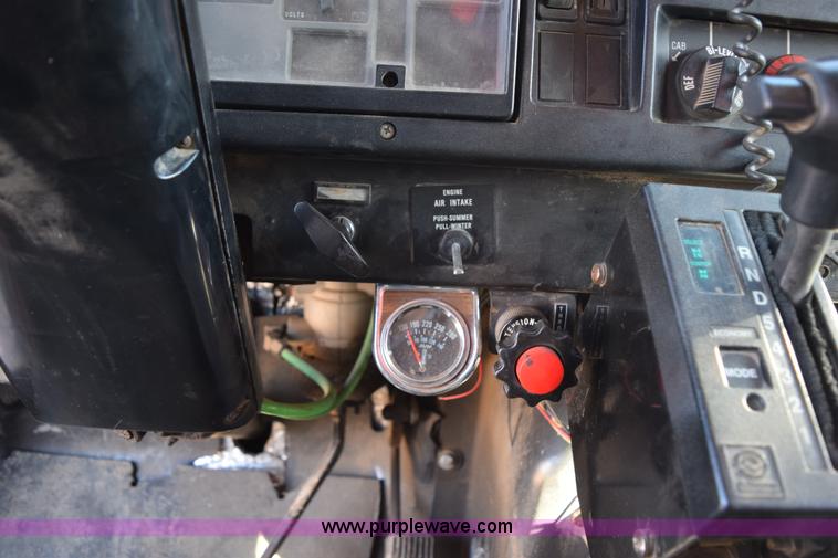 image for item K2303 1993 International 4900 dump truck