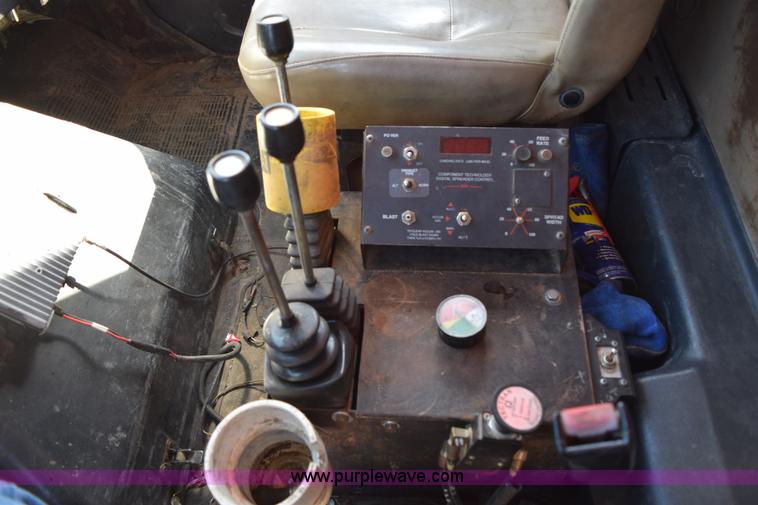 image for item K2303 1993 International 4900 dump truck