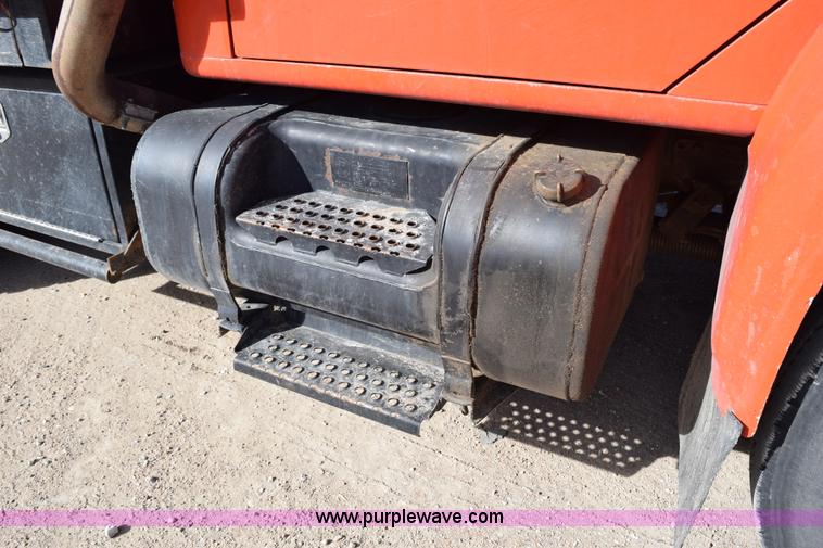 image for item K2303 1993 International 4900 dump truck