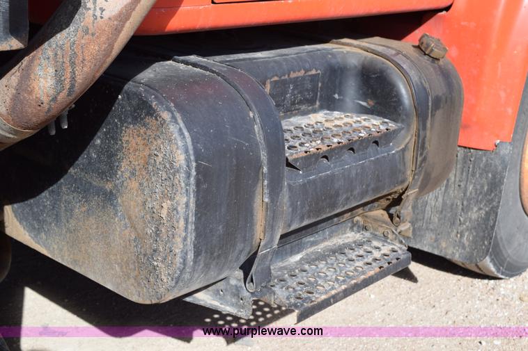 image for item K2303 1993 International 4900 dump truck