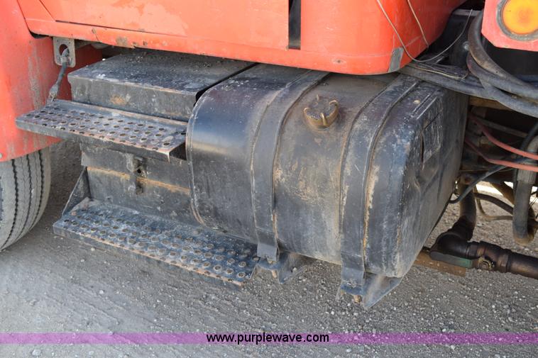 image for item K2303 1993 International 4900 dump truck